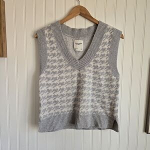 Abercrombie & Fitch Gray Houndstooth Super Soft V-neck Sweater Vest